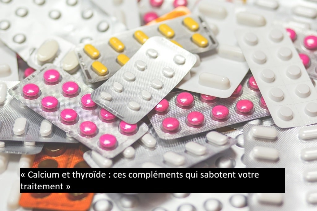 Plaquettes de comprimés colorés illustrant les interactions entre compléments de calcium et traitements thyroïdiens.